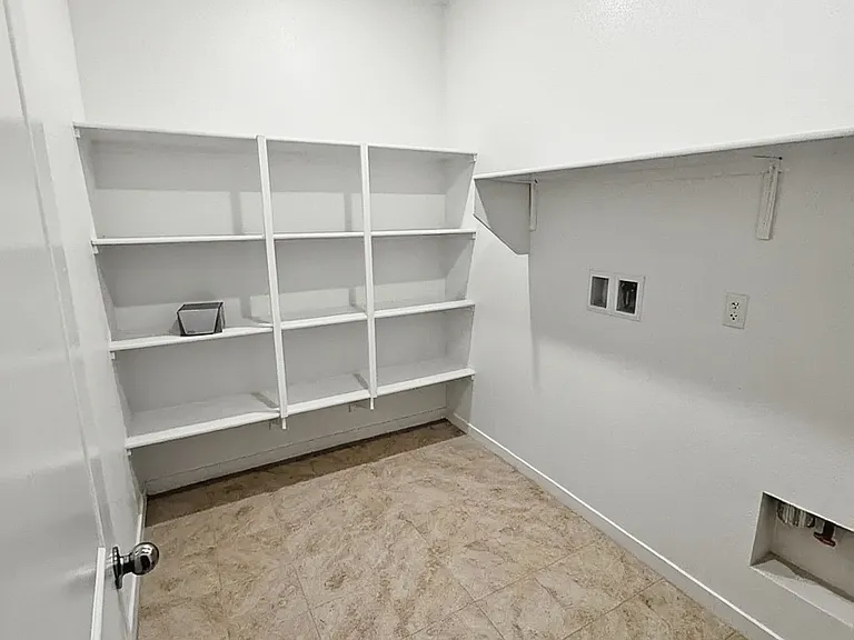 62698 N Crescent St — Photo 4