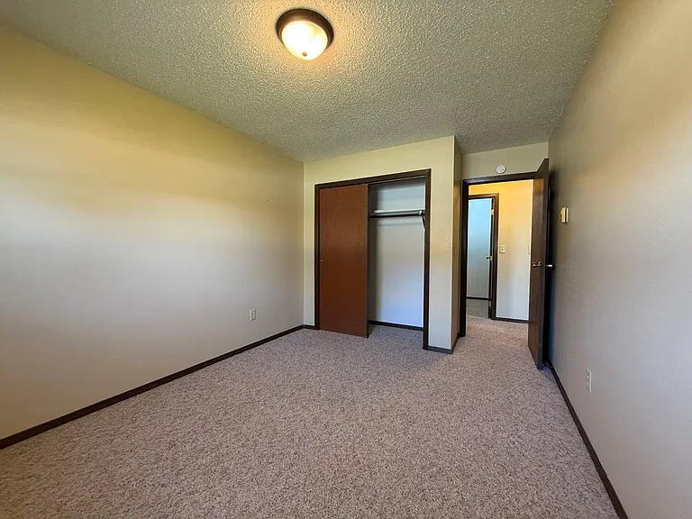 Salem Apartments — Photo 17