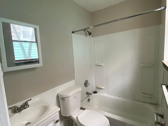2nd image of 1265 W Genesee St APT 107