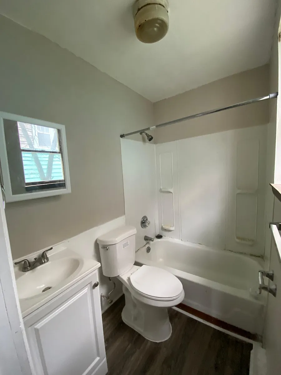 Building Photo - 1265 W Genesee St #107