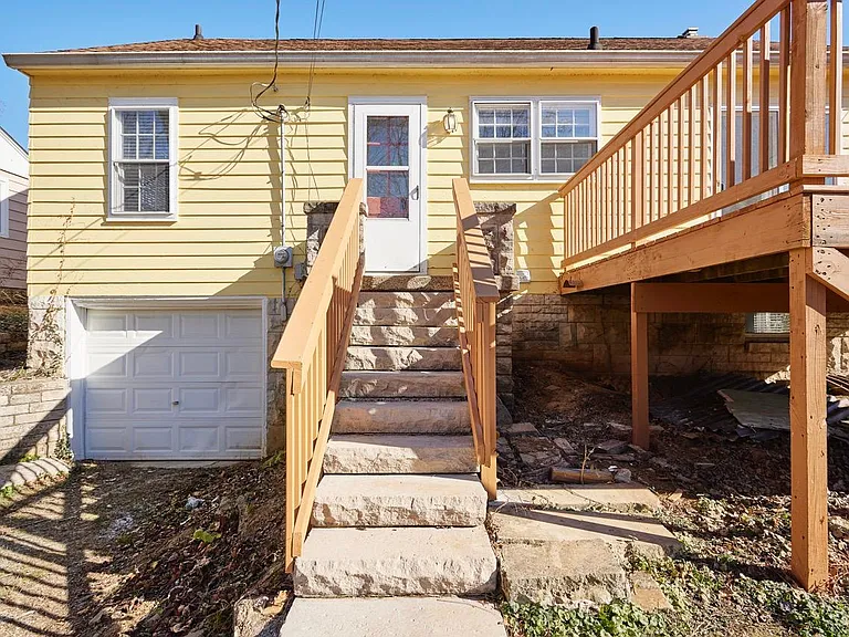 208 S Clark St — Photo 24