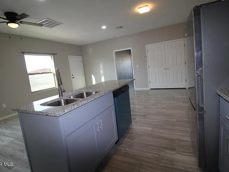 517 Val Verde St #B — Photo 11