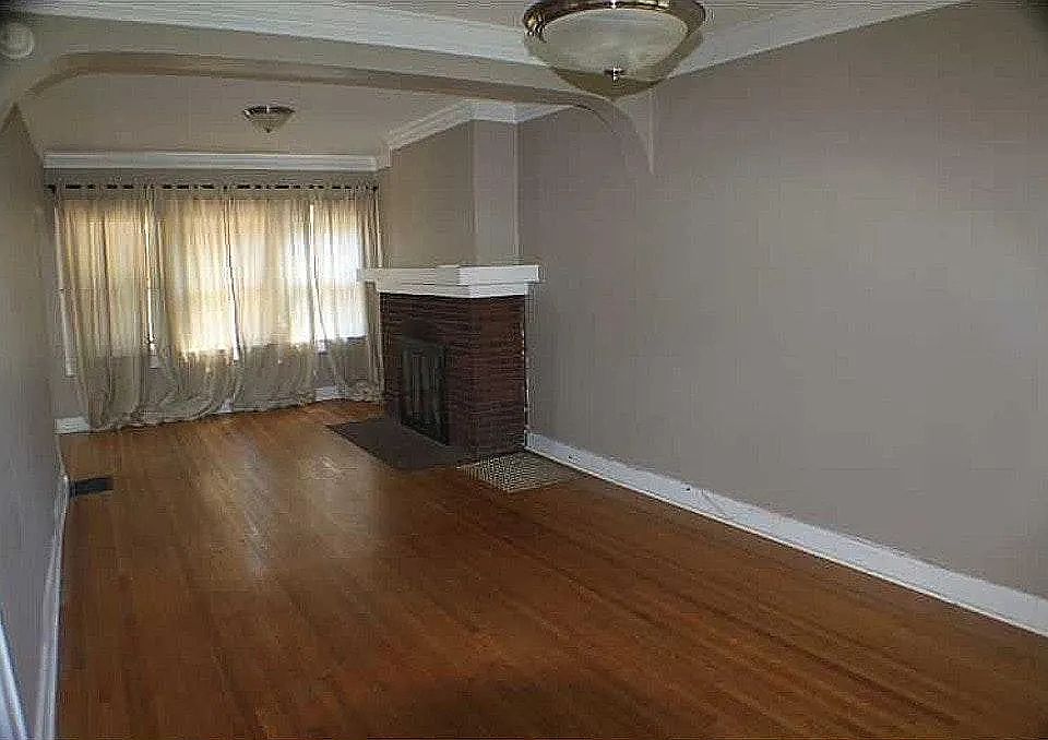 2nd image of 646 E 54th St