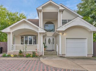 51 Atlantic Ave, Freeport, NY 11520