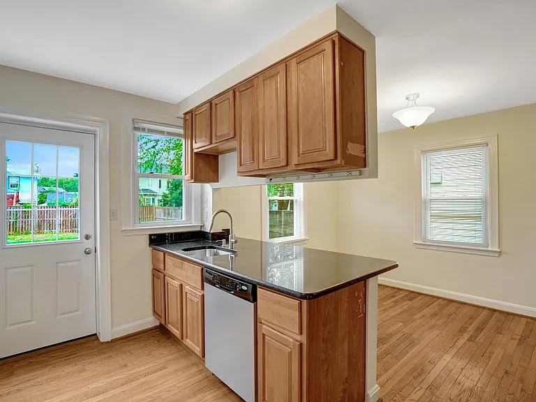 510 E Windsor Ave — Photo 4