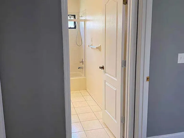 Hallway full bathroom, to the left is bedroom Bedroom 2 and to the right bedroom 3