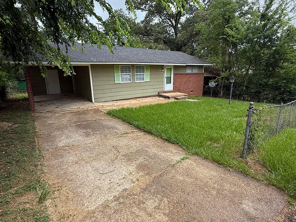 1326 Cadillac Dr