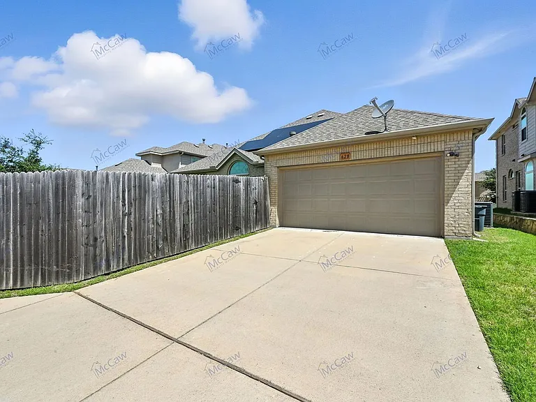 628 Castle St — Photo 23