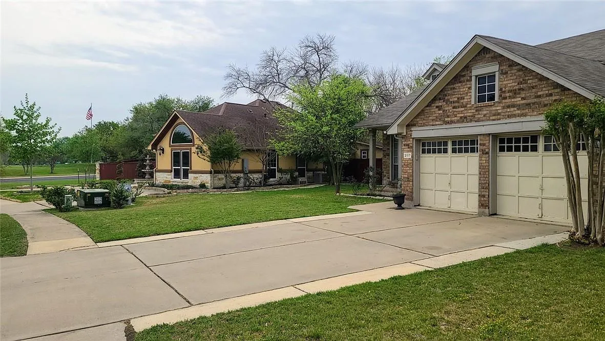3 bed, 2.0 bath, 1550 sqft, $1,950 — Photo 3