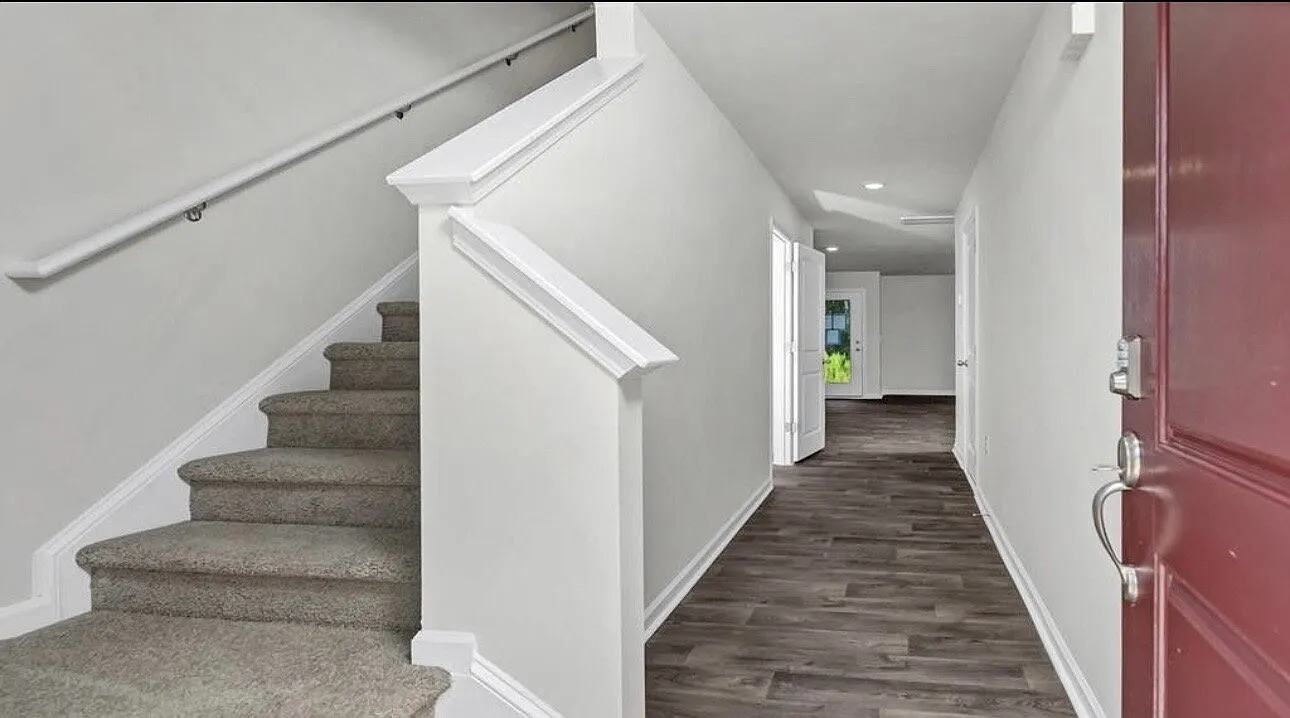 3 bed, 2.5 bath, 1418 sqft, $1,700 — Photo 2