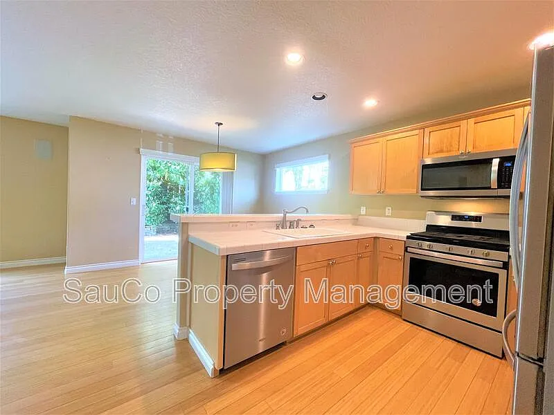 3 bed, 2.5 bath, 1653 sqft, $2,795 — Photo 3