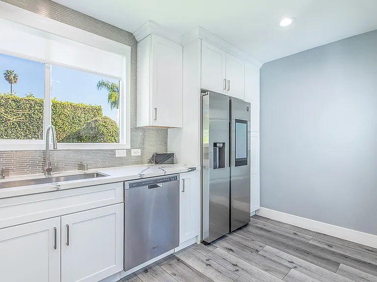 1207 Greenacre Ave — Photo 12