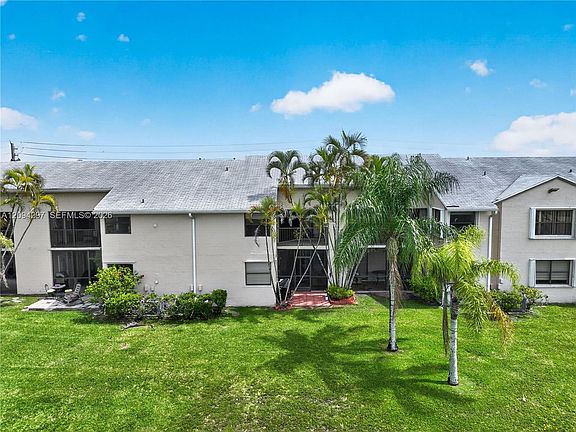 3rd image of 889 Hamilton Dr #889E
