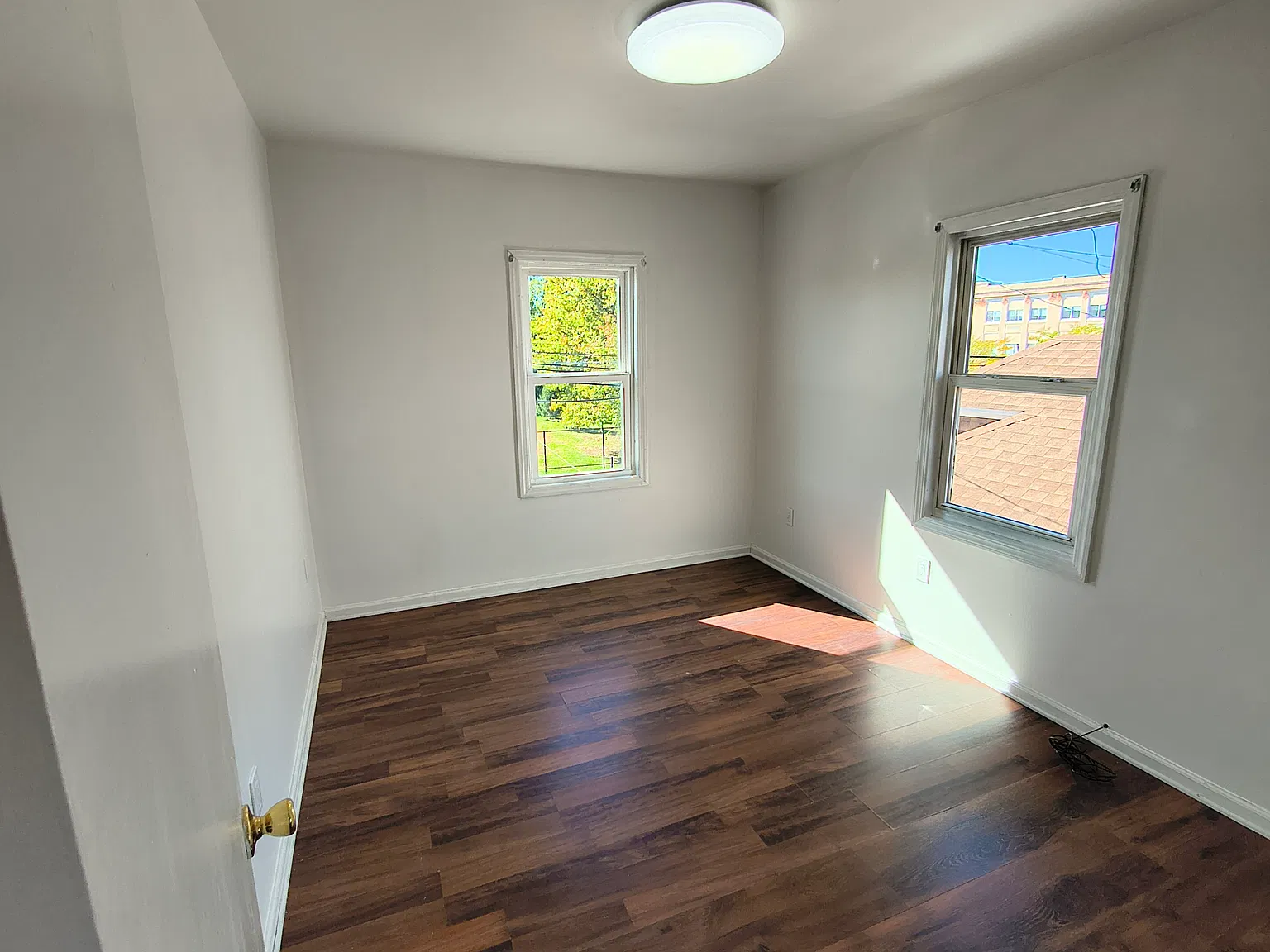 2 bed, 900 sqft, $2,400 — Photo 3