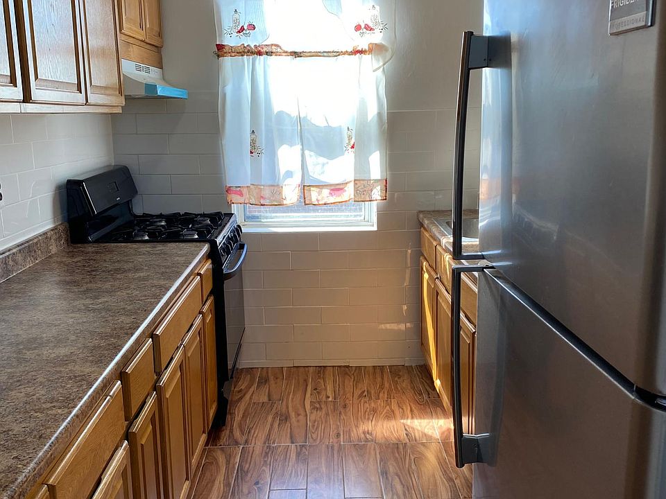 1st image of 2526 Radcliff Ave Floor 2