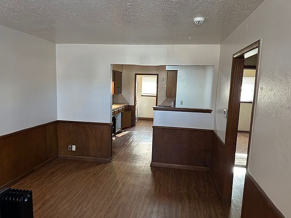 2nd image of 912 Deonne Cir