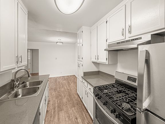 4th image of 1242 Wellesley Ave #5