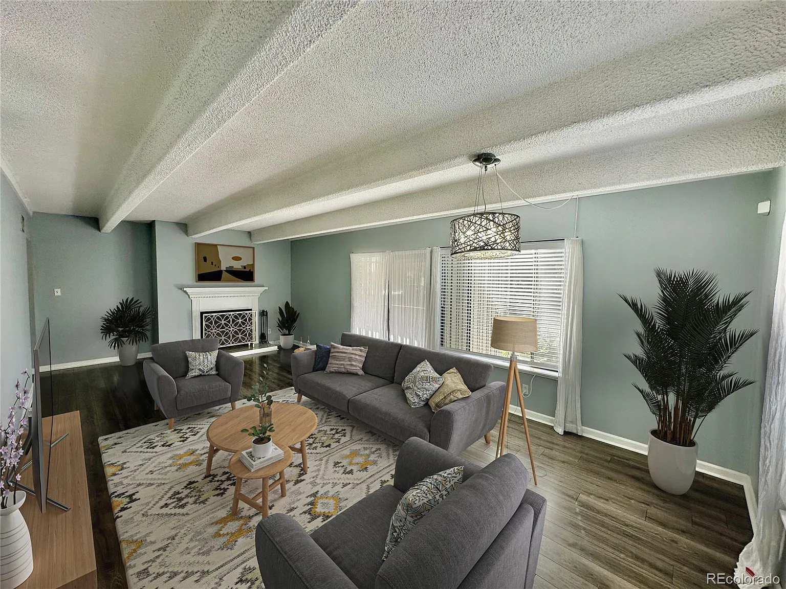 3 bed, 2.0 bath, 1320 sqft, $2,350 — Photo 1