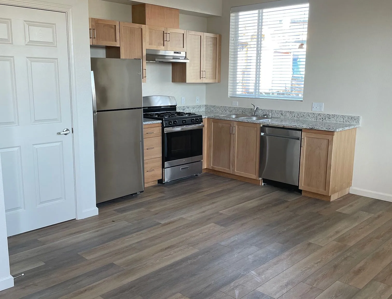 Daybreak Apartments — Photo 3