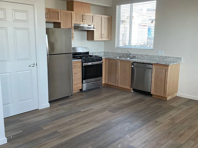 Daybreak Apartments — Photo 3
