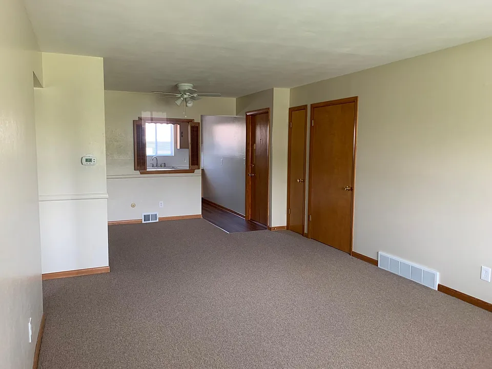 Dining Area / Entryway