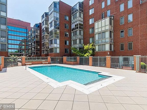 4th image of 1050 N Taylor St #1-402