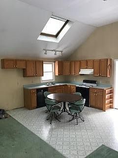 Open concept kitchen/livingroom area