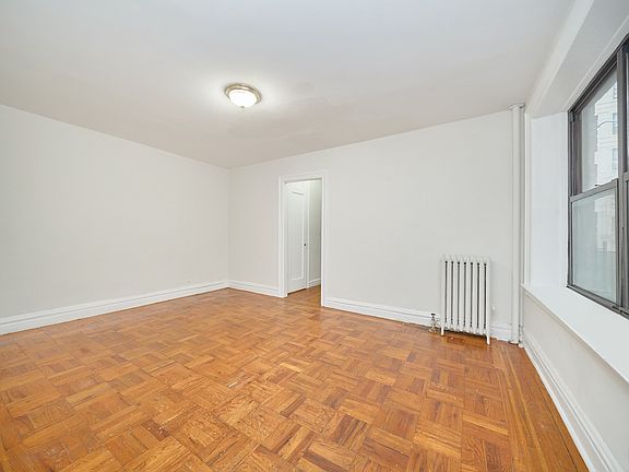 4th image of 56 Bennett Ave #1G