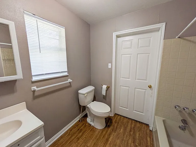 1624 Franklin Ave — Photo 15