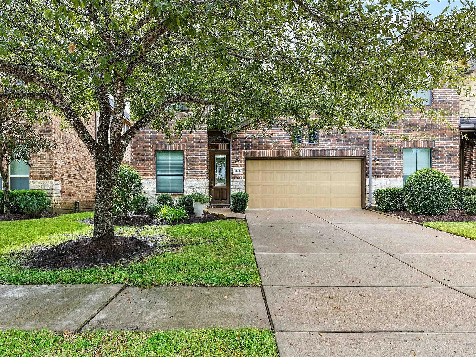 4 bed, 3.0 bath, 2414 sqft, $2,650 — Photo 2