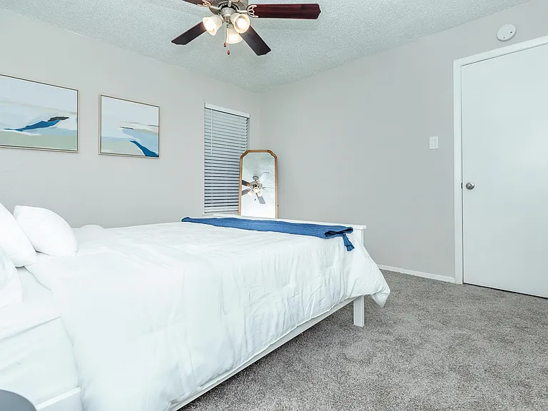 The Waverly Apartments — Photo 16