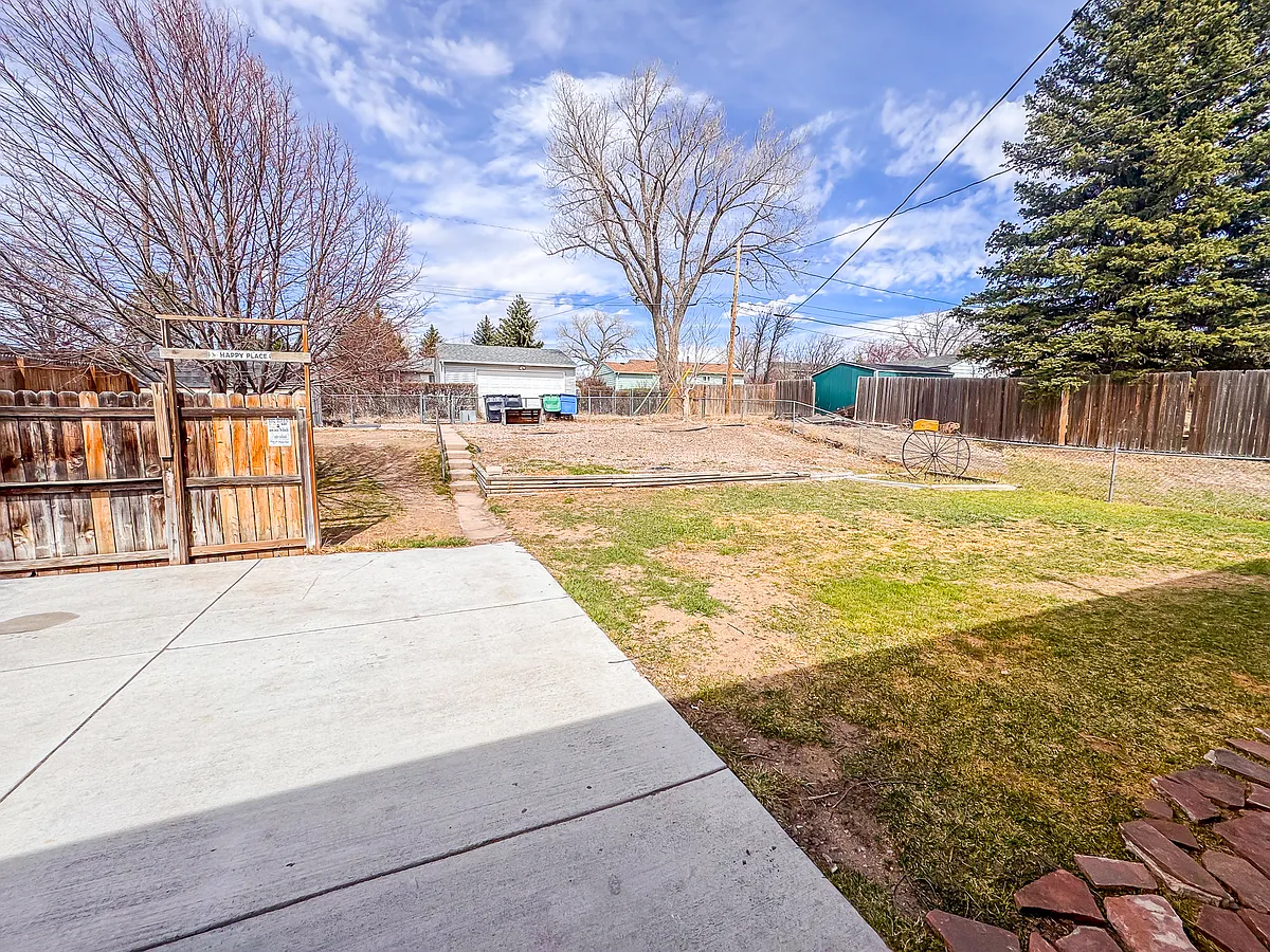 Large Fenced Back Yard - 702 Melton St