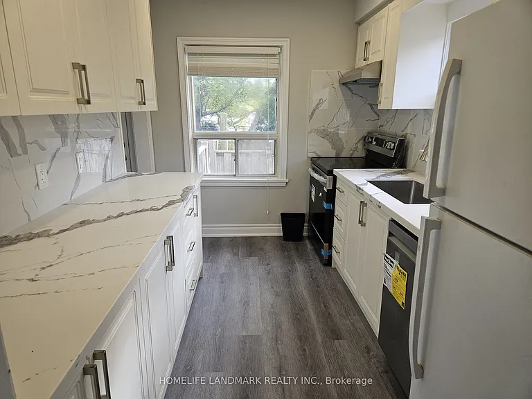21 Highland Park Blvd — Photo 3