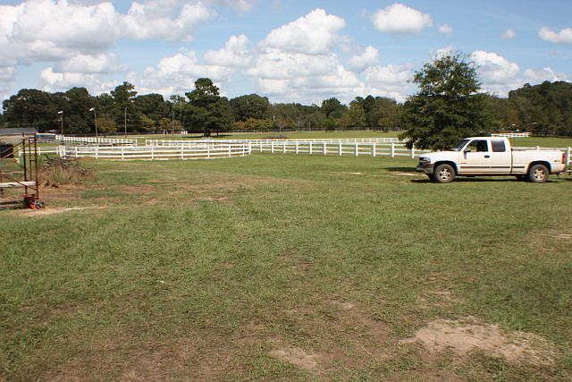 2nd image of 2601 Longleaf Dr
