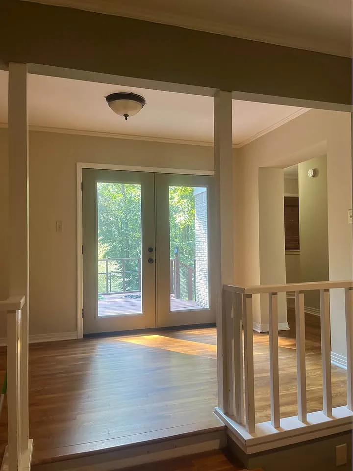3 bed, 2.5 bath, 2800 sqft, $1,850 — Photo 3