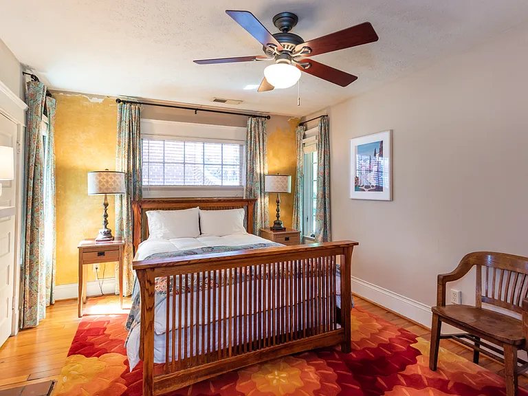 Bedroom 1:
+Queen bed
+43" TV
+Non-functioning fireplace
+Fan / AC
+Closet + Dresser