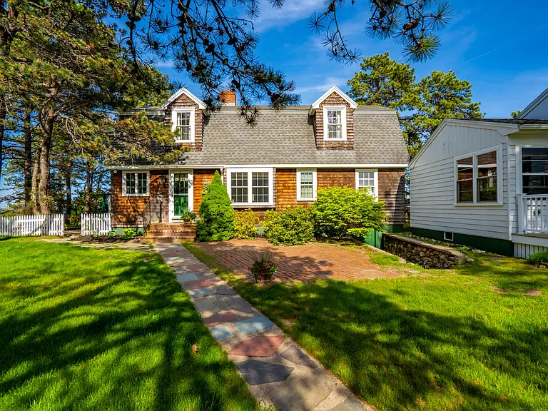 353 Seaside Ave — Photo 1