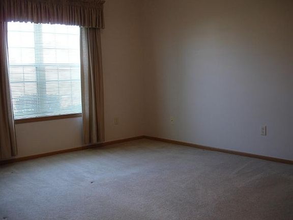 2nd image of 6921 S Rolling Meadows Ct #101