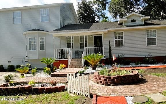 4th image of 9764 Macarthur Ct S