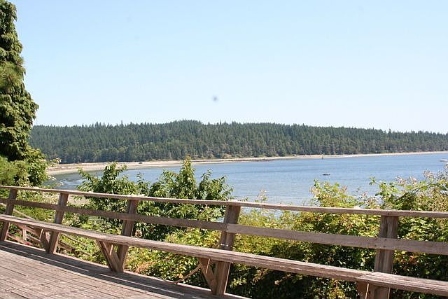 Large deck for entertaining, subathing and enjoying the view!