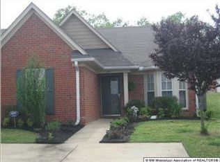 5391 Russell Dr, Southaven, MS 38671