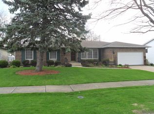 9401 Hayes St, Crown Point, IN 46307