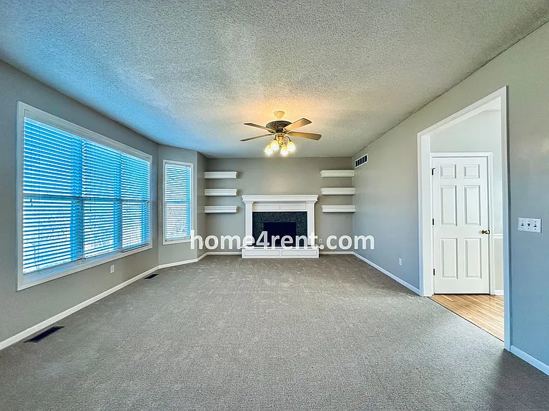 15252 W 158th Ter — Photo 7