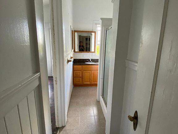 3rd image of 703 Shrader St