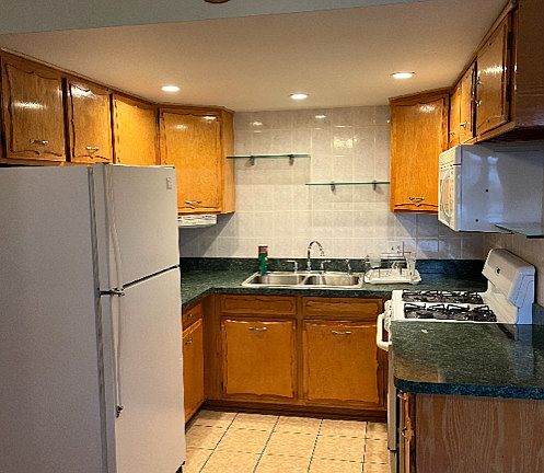 4th image of 6972 W Belmont Ave #7