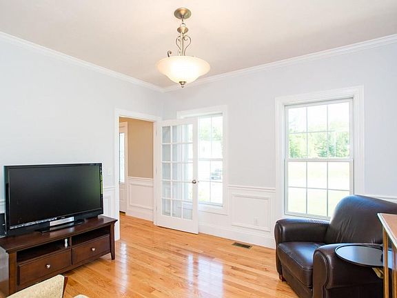 4th image of 12 Lincoln Meadows Dr