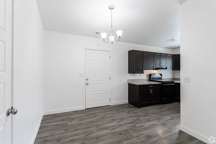 Eagle Heights Village — Photo 4