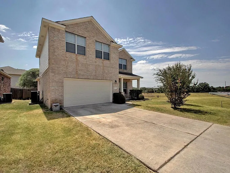 15104 Fernhill Dr — Photo 3