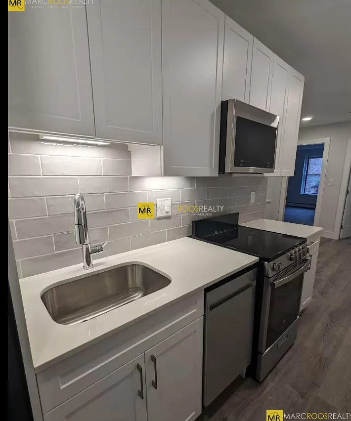 2 bed, 999 sqft, $4,000 — Photo 3