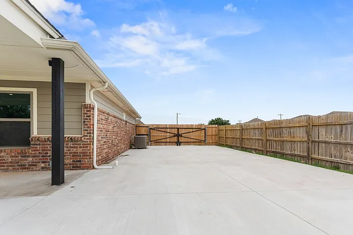 1200 Ridgeway Dr — Photo 25